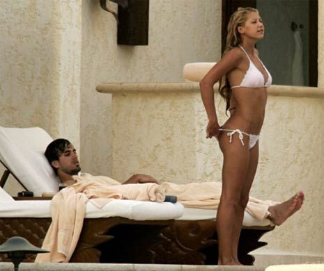 Anna Kournikova si Enrique Iglesias si-au inregistrat o partida de sex!