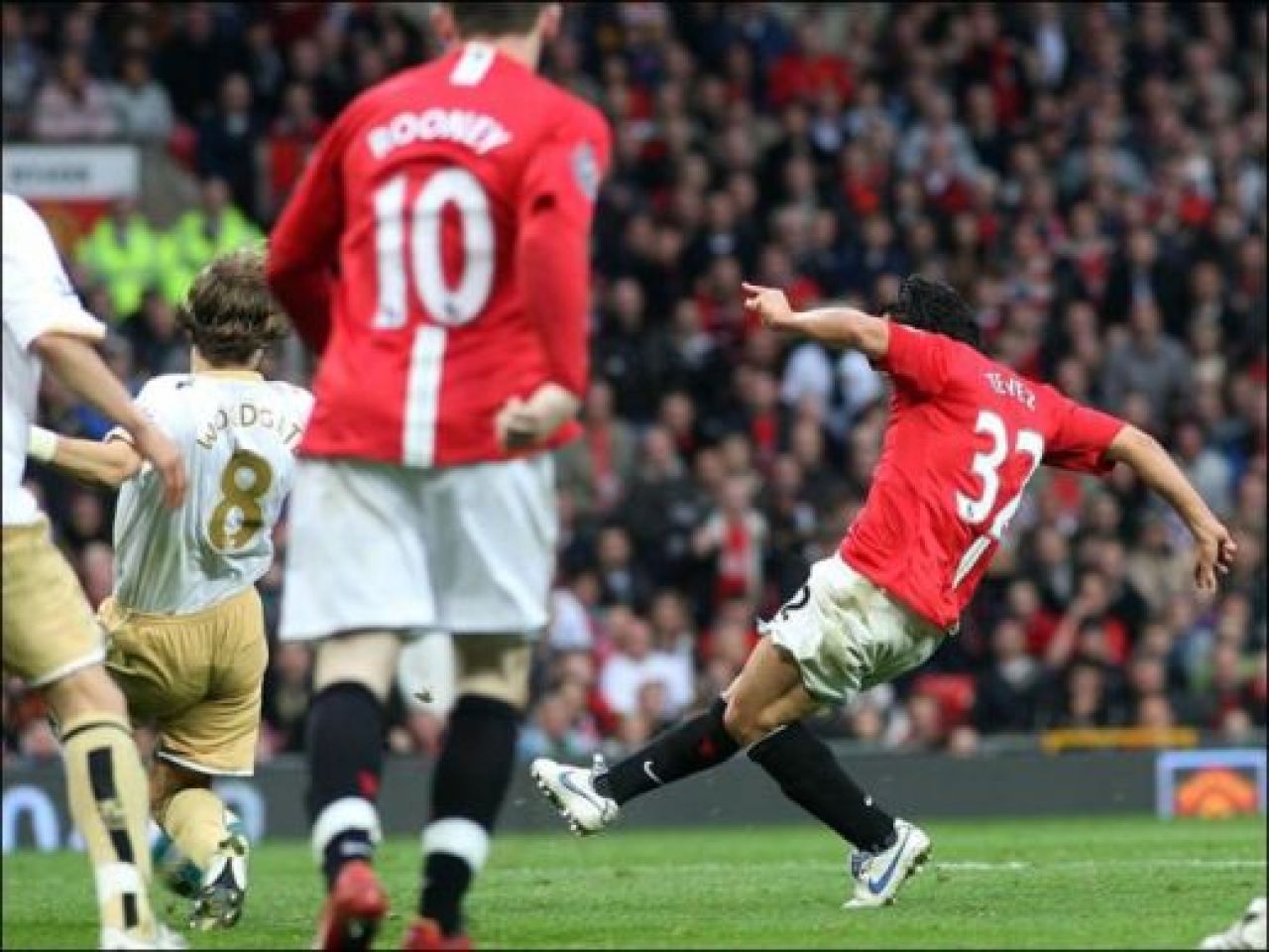 Tevez(i) de doua ori. Manchester 4-1 Middlesbrough_6