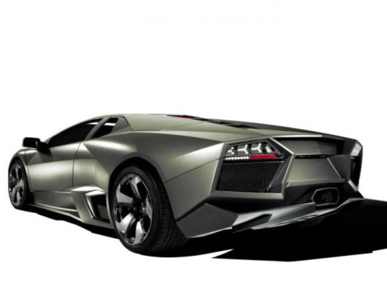 Ai vrea sa te iei la intrecere cu avioanele? Atunci va trebui sa-ti iei un Lamborghini Reventon!_3
