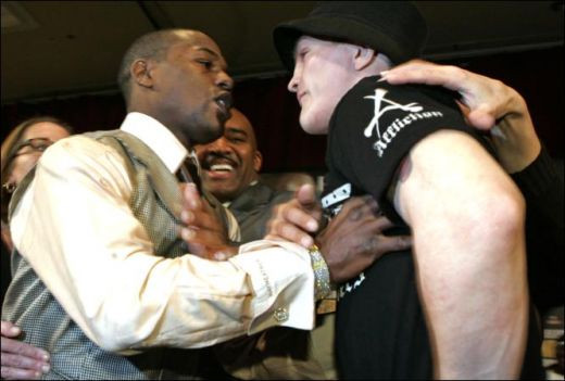 Hatton l-a amenintat cu moartea pe Mayweather!_8