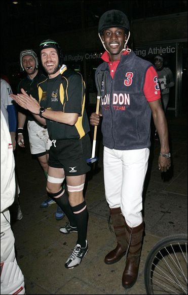 Show la West Ham: Jucatorii s-au deghizat si au iesit in oras_3