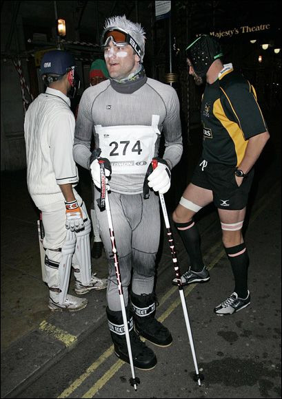 Show la West Ham: Jucatorii s-au deghizat si au iesit in oras_4