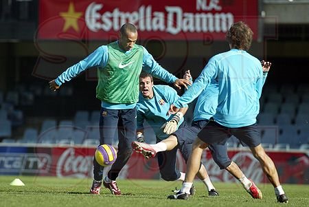 Meciul meciurilor - vezi cum se pregatesc Ronaldinho si Henry pentru 