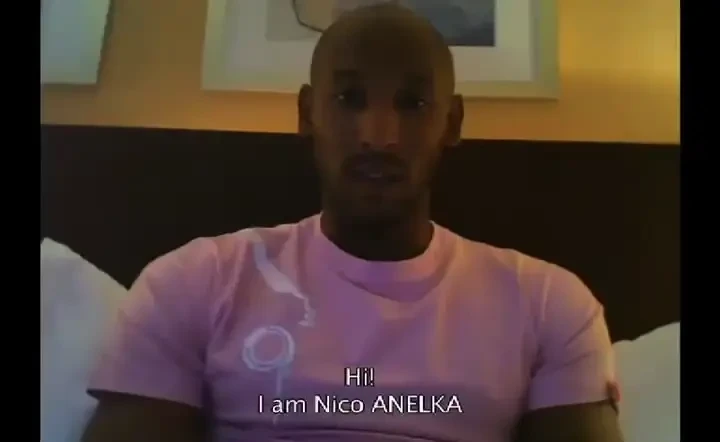 VIDEO Incredibil! Copiii din Africa invata fotbal cu mingi din prezervative!