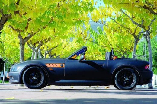 Tuning excentric: un BMW Z3 imbracat integral in piele_2