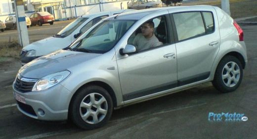 EXCLUSIV: Prima poza cu Dacia Hatchback in Romania!