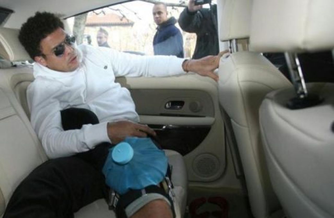 Exclusiv! Fotografii cu Ronaldo la clinica din Paris inainte de operatie!_5