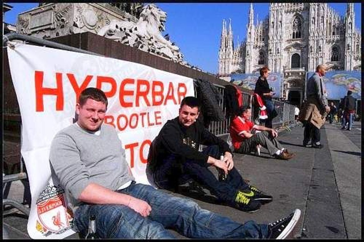 Se pregatesc de inca o noapte magica! Fanii lui Liverpool au asediat Milanul!_1