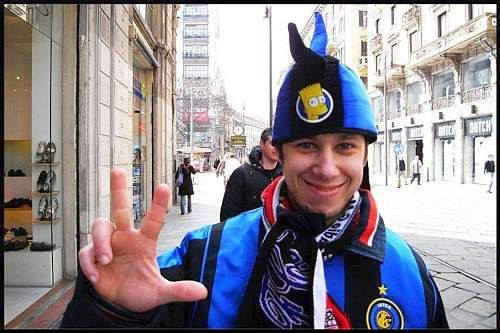 Se pregatesc de inca o noapte magica! Fanii lui Liverpool au asediat Milanul!_5