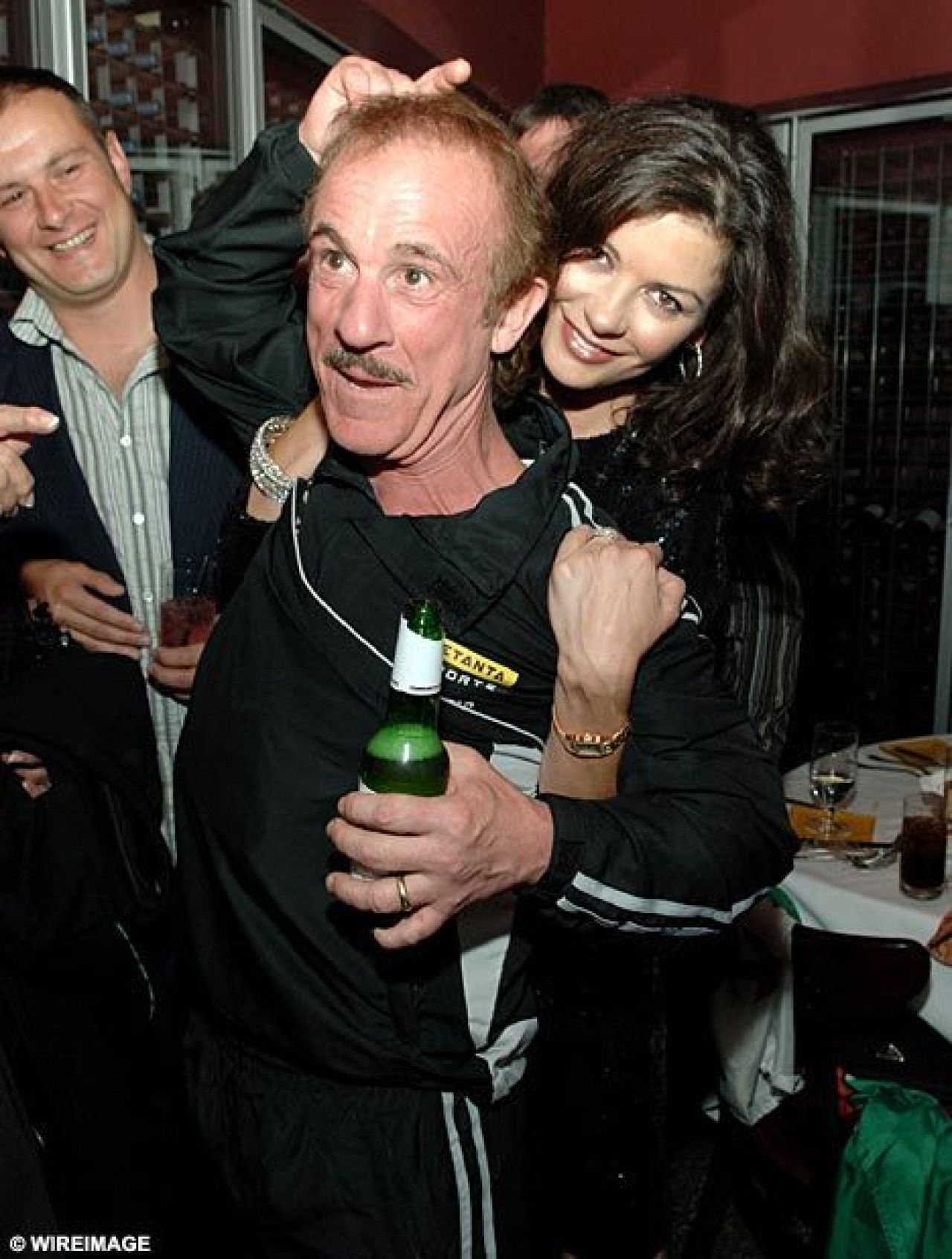 Stallone, Arnold, Bruce Willis si Zeta Jones - in tribune la meciul dintre Joe Calzaghe si Bernard Hopkins_5