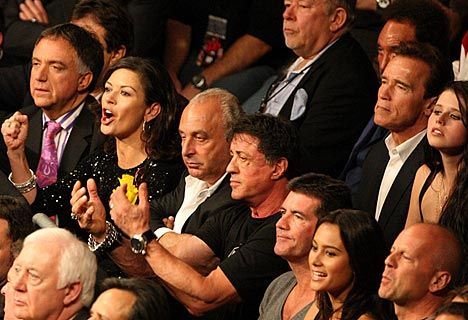 Stallone, Arnold, Bruce Willis si Zeta Jones - in tribune la meciul dintre Joe Calzaghe si Bernard Hopkins_8