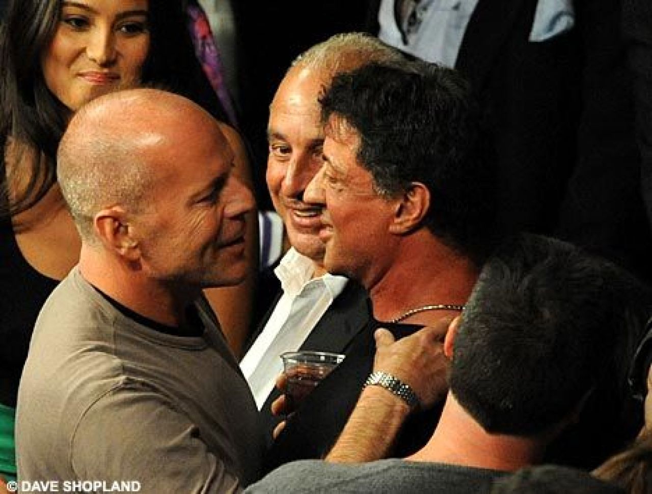 Stallone, Arnold, Bruce Willis si Zeta Jones - in tribune la meciul dintre Joe Calzaghe si Bernard Hopkins_6