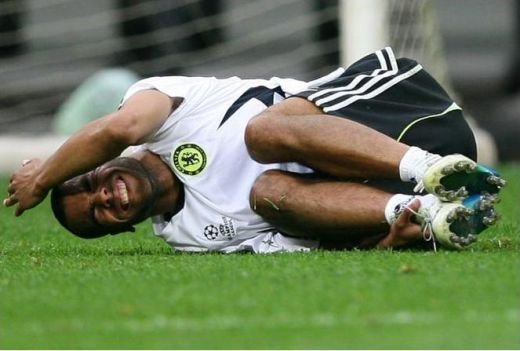 Vezi cum a fost accidentat Ashley Cole de Makelele inainte de Finala Champions League_2