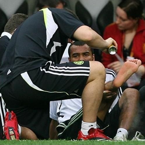 Vezi cum a fost accidentat Ashley Cole de Makelele inainte de Finala Champions League_5