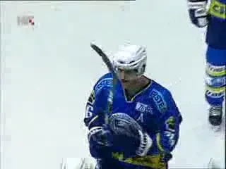 VIDEO/ Asta e cel mai tare gol din hochei!