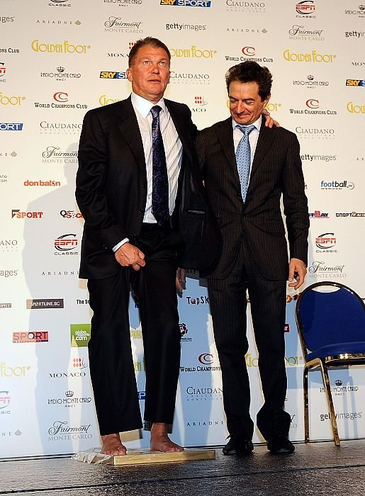Ronaldinho i-a batut pe Henry, Gerrard si  Beckham: a luat Golden Foot 2009!_5