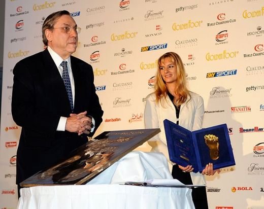 Ronaldinho i-a batut pe Henry, Gerrard si  Beckham: a luat Golden Foot 2009!_8