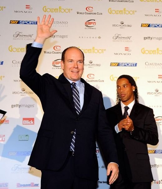 Ronaldinho i-a batut pe Henry, Gerrard si  Beckham: a luat Golden Foot 2009!_11