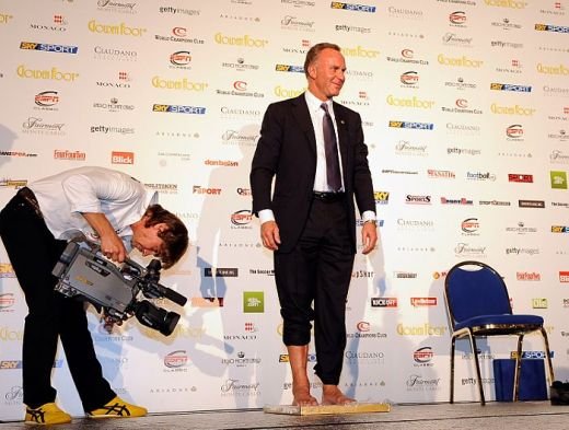Ronaldinho i-a batut pe Henry, Gerrard si  Beckham: a luat Golden Foot 2009!_16