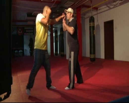Puya ia lectii de box de la Doroftei!_5