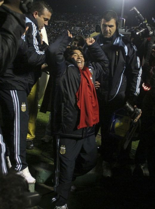 FAZA ZILEI: DELIRUL lui Maradona! De la lacrimi, la tipete si insulte! Cum si-a varsat nervii!
 _2