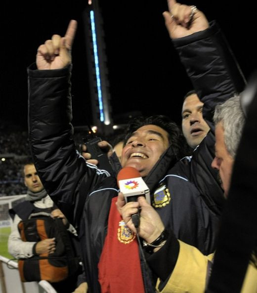 FAZA ZILEI: DELIRUL lui Maradona! De la lacrimi, la tipete si insulte! Cum si-a varsat nervii!
 _7