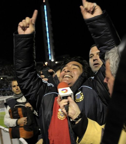 FAZA ZILEI: DELIRUL lui Maradona! De la lacrimi, la tipete si insulte! Cum si-a varsat nervii!
_7