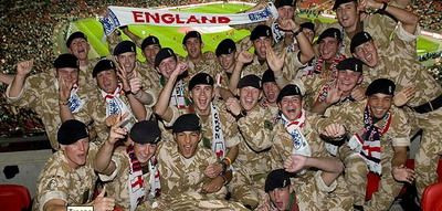 Superb! Armata e cu Terry si Crouch! Vezi cum le-au multumit soldatilor!_2