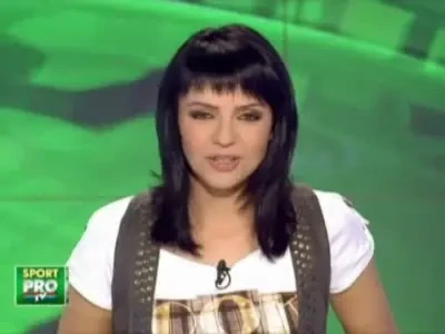 VIDEO / Blonda lui Iri le arata fotbalistilor cum se joaca cu Serbia: stop perfect pe PIEPT!