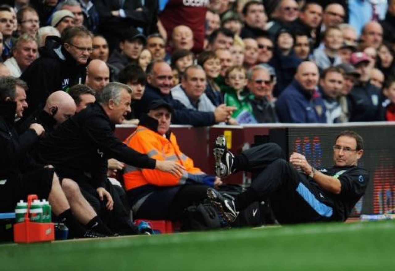 VIDEO Anelka l-a facut knock-OUT pe antrenorul lui Aston Villa! :))_2