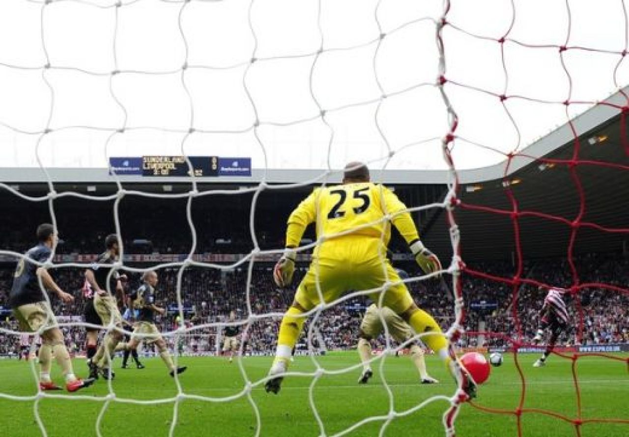 VIDEO Incredibil! Liverpool a pierdut cu un GOL 'fabricat' de suporteri!_3