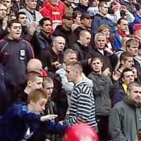 VIDEO Incredibil! Liverpool a pierdut cu un GOL 'fabricat' de suporteri!_2