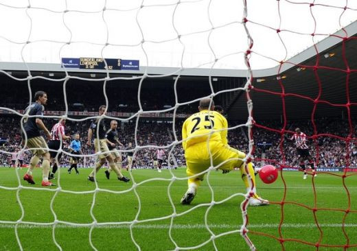 VIDEO Incredibil! Liverpool a pierdut cu un GOL 'fabricat' de suporteri!_4