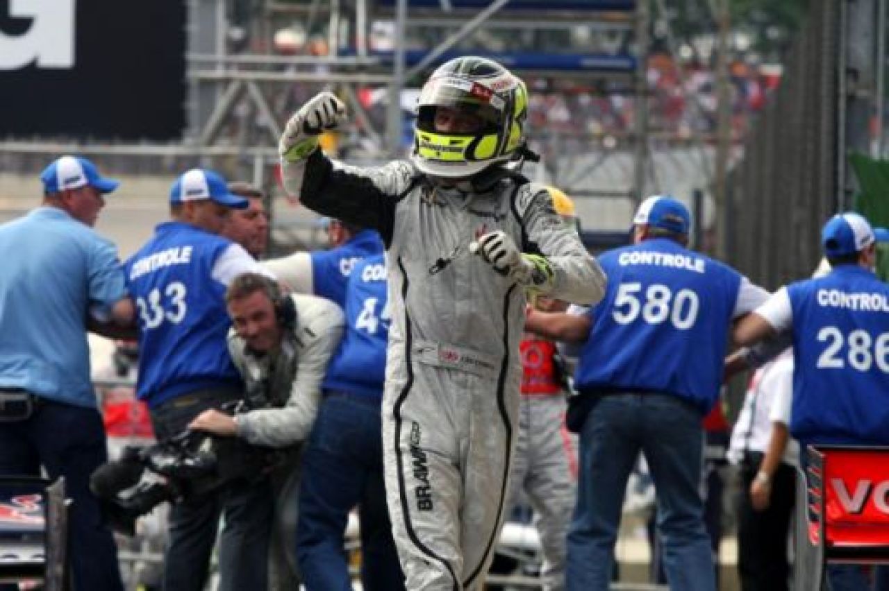 FOTO / Button, in EXTAZ dupa ce a devenit campion mondial_2