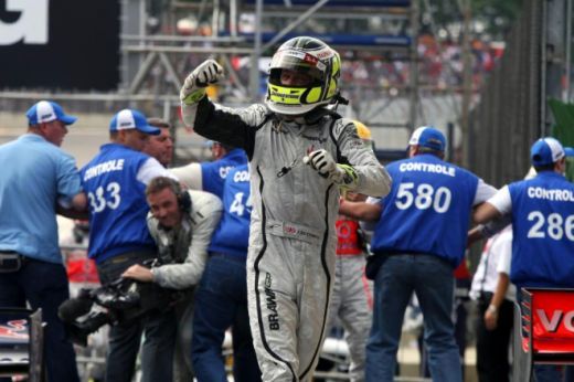 FOTO / Button, in EXTAZ dupa ce a devenit campion mondial_2