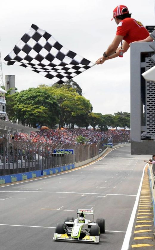 FOTO / Button, in EXTAZ dupa ce a devenit campion mondial_6