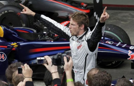 FOTO / Button, in EXTAZ dupa ce a devenit campion mondial_7