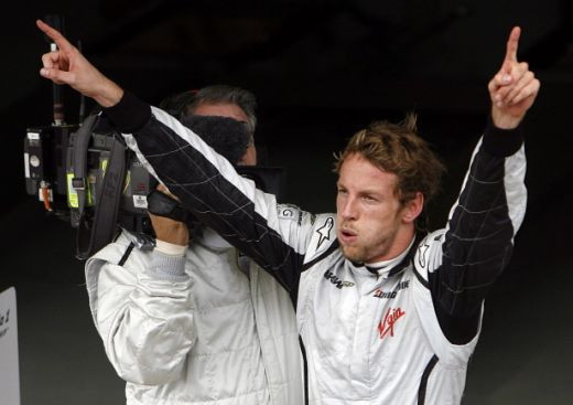 FOTO / Button, in EXTAZ dupa ce a devenit campion mondial_20