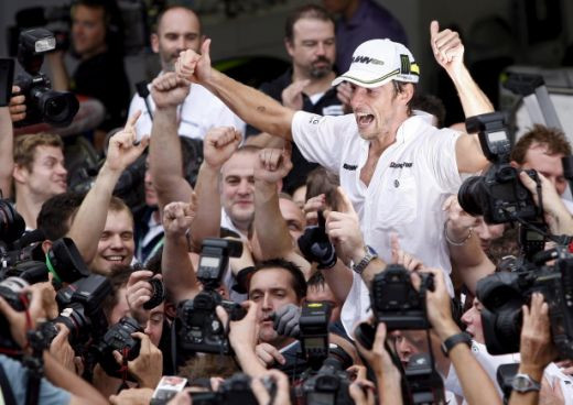 FOTO / Button, in EXTAZ dupa ce a devenit campion mondial_33