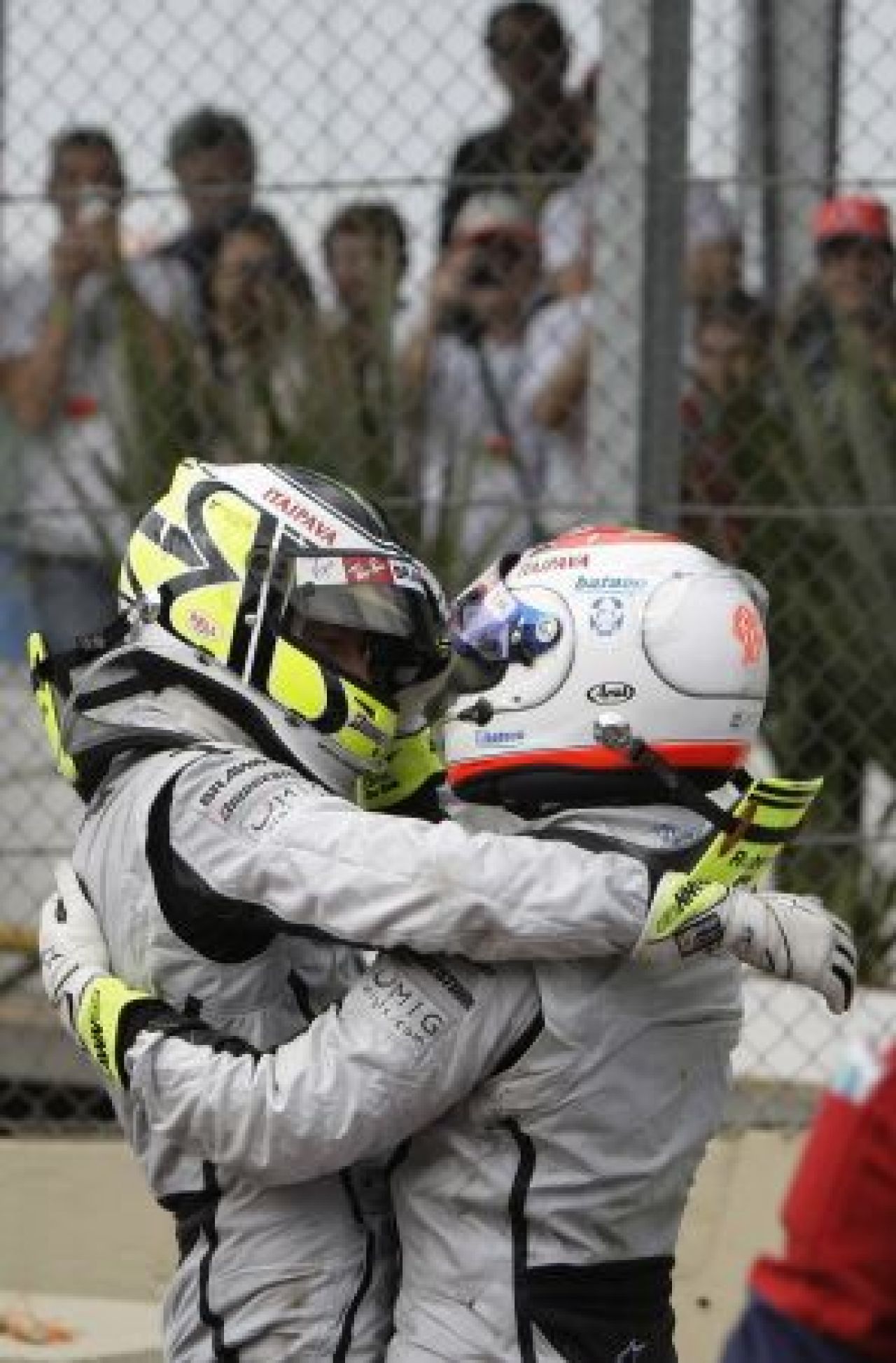 FOTO / Button, in EXTAZ dupa ce a devenit campion mondial_34