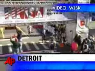 VIDEO: 3 morti in 16 minute la maratonul de la Detroit!