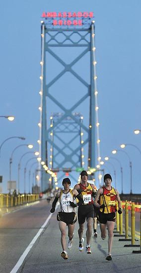 VIDEO: 3 morti in 16 minute la maratonul de la Detroit!_33