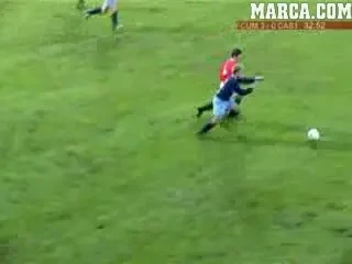 VIDEO / A urcat in tribune ca sa-si aplaude golul! :)