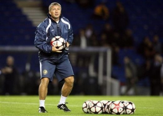 FOTO: Ce jonglerii a facut Dan Petrescu pe stadionul lui Rangers!_2