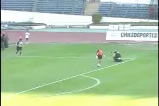 VIDEO / Au plantat un copac la mijlocul terenului! Vezi cel mai neobisnuit meci de fotbal: