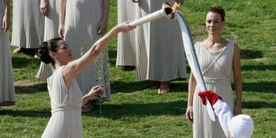 FOTO: Flacara olimpica pentru JO de la Vancouver a fost aprinsa de soare!_2