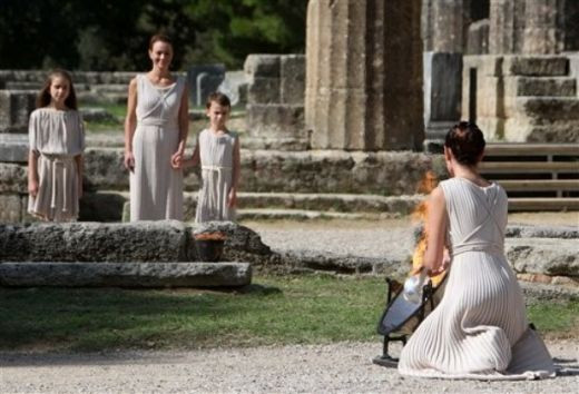 FOTO: Flacara olimpica pentru JO de la Vancouver a fost aprinsa de soare!_11