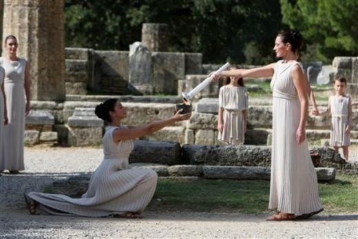 FOTO: Flacara olimpica pentru JO de la Vancouver a fost aprinsa de soare!_16