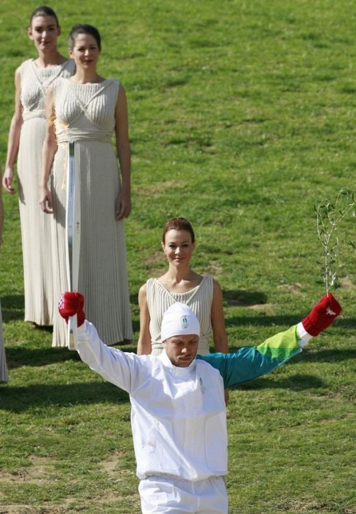 FOTO: Flacara olimpica pentru JO de la Vancouver a fost aprinsa de soare!_17