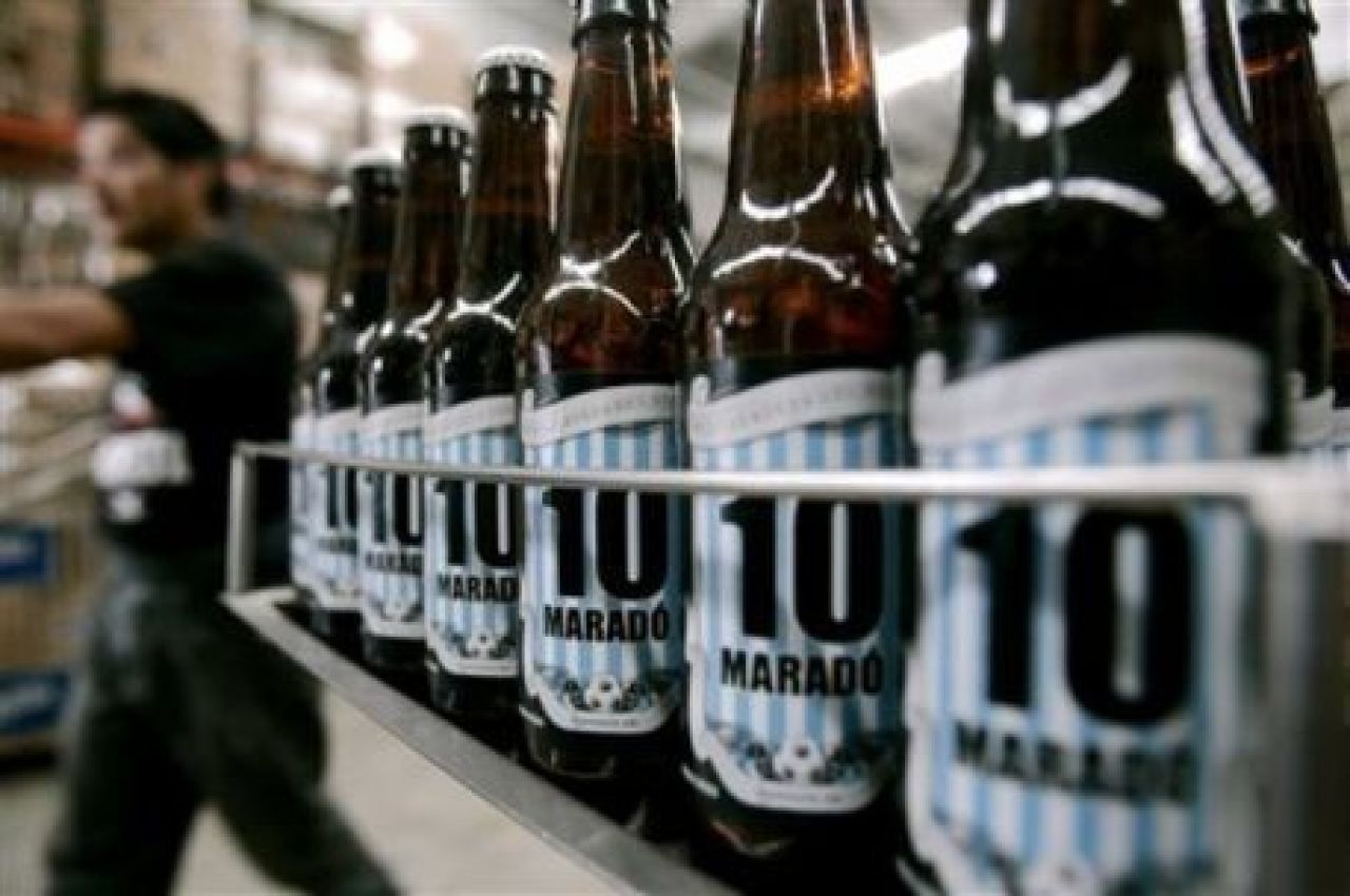 FOTO A aparut berea lui Maradona: '10 Marado'_4